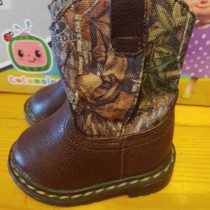 Infant boots